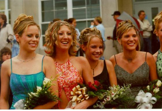 girlsprom02.jpg